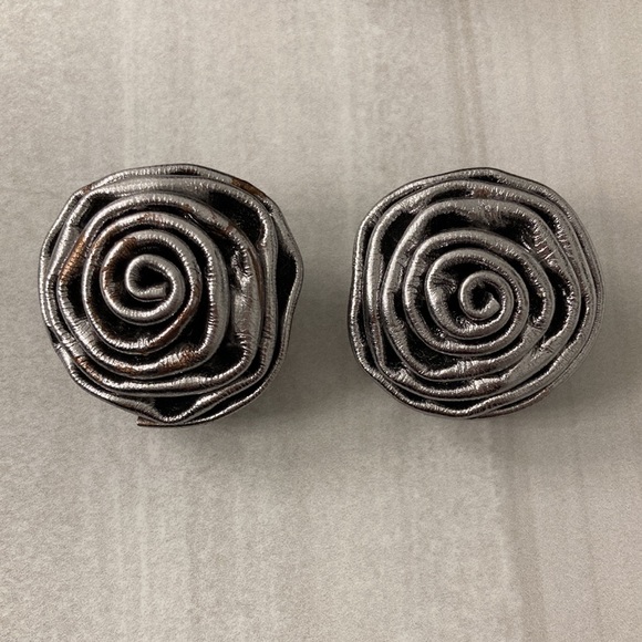 5/$100 🎀 Shoe bows - Picture 2 of 3